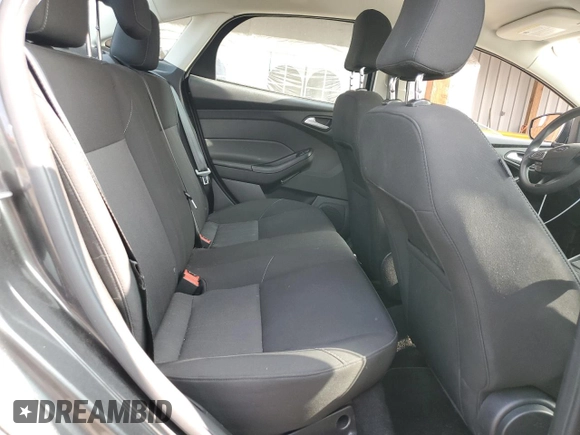 2016 Ford Focus SE z VIN 1FADP3FE7GL238752, wystawiony jako Copart lot #59226335 z przebiegiem 46 289 mil mil oraz Czysty tytuł • Clean title. Historia ofert i sprzedaży dostępna na DreamBid. Obrazek 10.