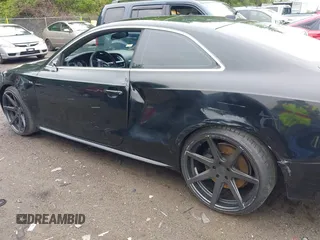 2010 Audi S5 Premium Plus z VIN WAUCVAFR9AA062970, wystawiony jako IAAI lot #42226065 z przebiegiem 128 747 mil mil oraz . Historia ofert i sprzedaży dostępna na DreamBid. Obrazek 6.