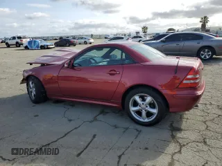 2001 Mercedes-Benz SLK 230/320 z VIN WDBKK65F81F197435, wystawiony jako Copart lot #51114955 z przebiegiem 113 869 mil mil oraz Szkoda całkowita • Salvage title. Historia ofert i sprzedaży dostępna na DreamBid. Obrazek 2.