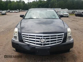 2011 Cadillac DTS Luxury Collection z VIN 1G6KD5E62BU112658, wystawiony jako Copart lot #56920935 z przebiegiem 141 550 mil mil oraz Tytuł czysty. Historia ofert i sprzedaży dostępna na DreamBid. Obrazek 5.