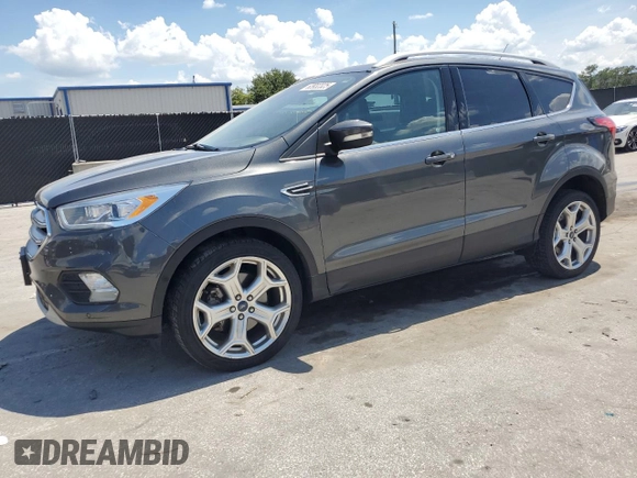 2019 Ford Escape Titanium z VIN 1FMCU9J96KUA65154, wystawiony jako Copart lot #63932325 z przebiegiem 117 963 mil mil oraz Czysty tytuł • Clean title. Historia ofert i sprzedaży dostępna na DreamBid. Obrazek 1.