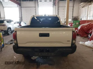 2021 Toyota Tacoma SR z VIN 5TFCZ5AN1MX268370, wystawiony jako IAAI lot #41922632 z przebiegiem 50 358 mil mil oraz . Historia ofert i sprzedaży dostępna na DreamBid. Obrazek 16.