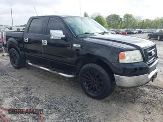 2004 Ford F-150 XLT with VIN 1FTRW12W64KC60197, listed as a IAAI auction lot 41952125 with 282,657 mi miles. Bid and sale history available at carsss.com. Image 1.