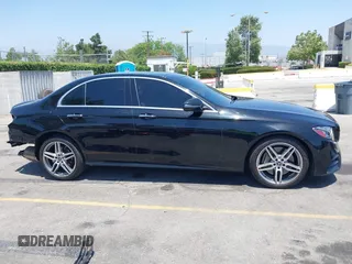2017 Mercedes-Benz E 300 Luxury z VIN WDDZF4JB6HA116506, wystawiony jako IAAI lot #42316399 z przebiegiem 61 135 mil mil oraz . Historia ofert i sprzedaży dostępna na DreamBid. Obrazek 14.