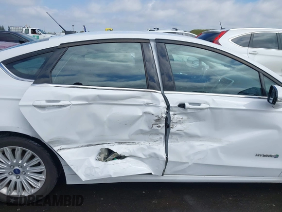 2016 Ford Fusion SE Hybrid with VIN 3FA6P0LU7GR397310, listed as a IAAI auction lot 42075891 with 124,879 mi miles. Bid and sale history available at carsss.com. Image 6.