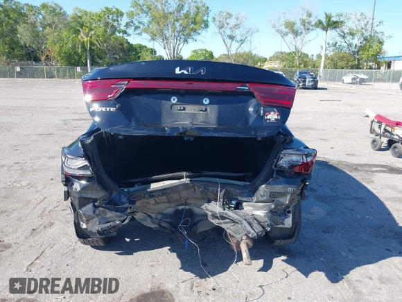 2023 Kia Forte LXS z VIN 3KPF24AD5PE554908, wystawiony jako IAAI lot #41781608 z przebiegiem 84 666 mil mil oraz . Historia ofert i sprzedaży dostępna na DreamBid. Obrazek 17.