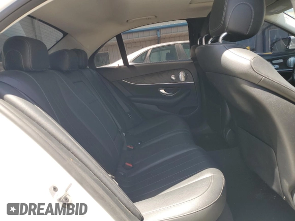 2019 Mercedes-Benz E 300 z VIN WDDZF4JBXKA529715, wystawiony jako Copart lot #56914325 z przebiegiem 71 343 mil mil oraz Szkoda całkowita • Salvage title. Historia ofert i sprzedaży dostępna na DreamBid. Obrazek 10.