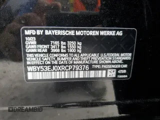 2024 BMW i7 xDrive60 z VIN WBY53EJ0XRCP79376, wystawiony jako Copart lot #74859304 z przebiegiem 12 526 mil mil oraz Nie do naprawy. Historia ofert i sprzedaży dostępna na DreamBid. Obrazek 13.