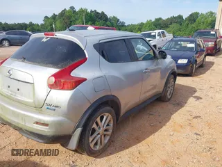 2013 Nissan Juke SL z VIN JN8AF5MV1DT208256, wystawiony jako IAAI lot #42272844 z przebiegiem 98 690 mil mil oraz . Historia ofert i sprzedaży dostępna na DreamBid. Obrazek 6.