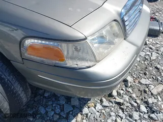 2000 Ford Crown Victoria LX with VIN 2FAFP74W8YX142015, listed as a IAAI auction lot 41767918 with 257,728 mi miles. Bid and sale history available at carsss.com. Image 12.