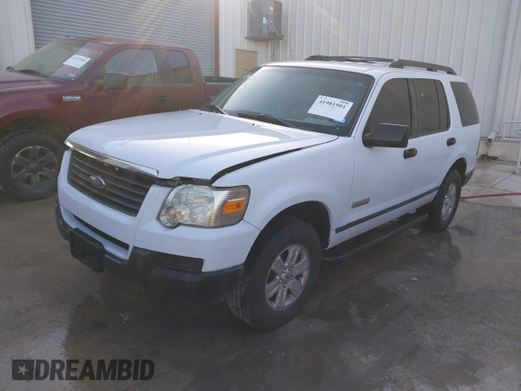 2006 Ford Explorer XLS with VIN 1FMEU62EX6ZA02330, listed as a IAAI auction lot 41981901 with 215,299 mi miles. Bid and sale history available at carsss.com. Image 2.