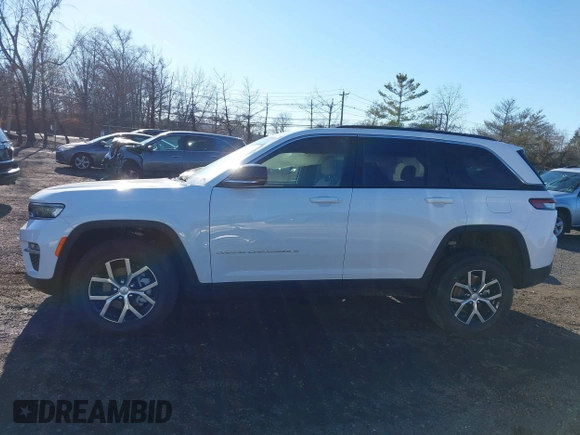 2024 Jeep Grand Cherokee Limited z VIN 1C4RJHBG2RC230115, wystawiony jako IAAI lot #41071409 z przebiegiem 4 711 mil mil oraz . Historia ofert i sprzedaży dostępna na DreamBid. Obrazek 14.