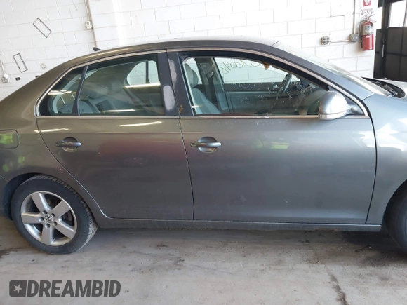 2008 Volkswagen Jetta SE with VIN 3VWRM71K78M027691, listed as a IAAI auction lot 42076092 with Not provided miles and . Bid and sale history available at DreamBid. Image 12.