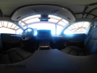 2024 Tesla Model Y Long Range z VIN 7SAYGAEE8RF088791, wystawiony jako IAAI lot #42185399 z przebiegiem 15 339 mil mil oraz . Historia ofert i sprzedaży dostępna na DreamBid. Obrazek 18.