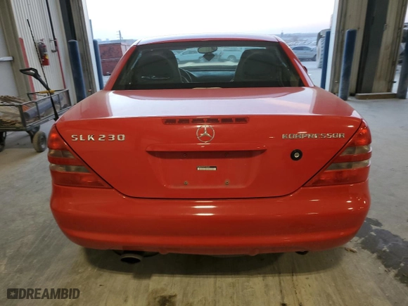 2000 Mercedes-Benz SLK-Class Kompressor with VIN WDBKK47F8YF150465, listed as a Copart auction lot 82610754 with 87,581 mi miles and Clean Title. Bid and sale history available at carsss.com. Image 6.