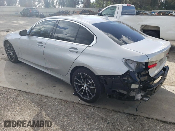2020 BMW 3 Series 330i z VIN WBA5R1C0XLFH40900, wystawiony jako Copart lot #47571905 z przebiegiem 54 888 mil mil oraz Szkoda całkowita • Salvage title. Historia ofert i sprzedaży dostępna na DreamBid. Obrazek 2.