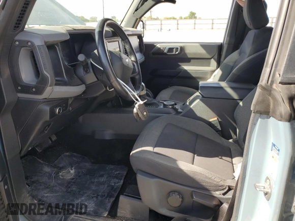 2021 Ford Bronco z VIN 1FMDE5BH4MLA84116, wystawiony jako Copart lot #57151535 z przebiegiem 22 300 mil mil oraz Szkoda całkowita • Salvage title. Historia ofert i sprzedaży dostępna na DreamBid. Obrazek 7.