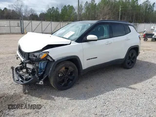 2021 Jeep Compass Latitude z VIN 3C4NJCBB6MT587350, wystawiony jako IAAI lot #41769694 z przebiegiem 73 739 mil mil oraz . Historia ofert i sprzedaży dostępna na DreamBid. Obrazek 2.