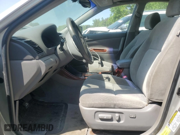 2004 Toyota Camry LE z VIN 4T1BE30K64U887305, wystawiony jako Copart lot #59349925 z przebiegiem 291 527 mil mil oraz Szkoda całkowita • Salvage title. Historia ofert i sprzedaży dostępna na DreamBid. Obrazek 7.
