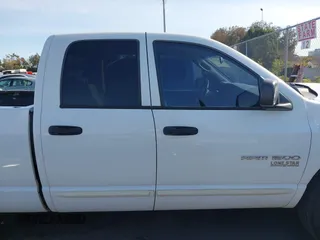 2006 Dodge 1500 SLT z VIN 1D7HA18N76S549283, wystawiony jako IAAI lot #41851331 z przebiegiem 139 047 mil mil oraz . Historia ofert i sprzedaży dostępna na DreamBid. Obrazek 14.
