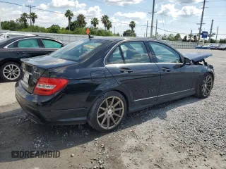 2013 Mercedes-Benz C 300 Sport z VIN WDDGF8AB1DR244937, wystawiony jako Copart lot #62313075 z przebiegiem 118 795 mil mil oraz Szkoda całkowita • Salvage title. Historia ofert i sprzedaży dostępna na DreamBid. Obrazek 3.