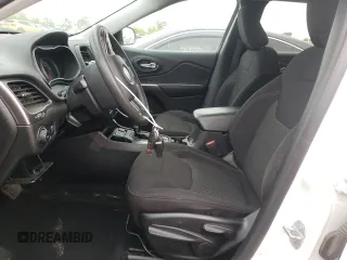2019 Jeep Cherokee Latitude z VIN 1C4PJLCB3KD269759, wystawiony jako Copart lot #57451945 z przebiegiem 80 263 mil mil oraz Szkoda całkowita • Salvage title. Historia ofert i sprzedaży dostępna na DreamBid. Obrazek 7.