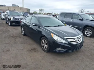 2013 Hyundai Sonata SE with VIN 5NPEC4ACXDH696923, listed as a IAAI auction lot 42088099 with 205,068 mi miles. Bid and sale history available at carsss.com. Image 1.