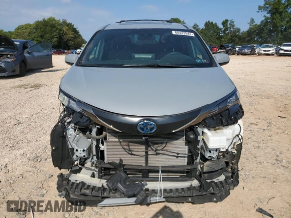 2022 Toyota Sienna XLE Woodland Edition with VIN 5TDASKFC5NS042826, listed as a Copart auction lot 68443544 with 37,948 mi miles and Salvage Title. Bid and sale history available at carsss.com. Image 5.
