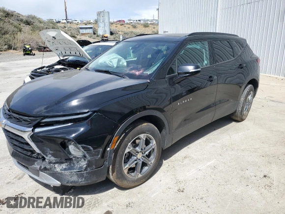 2024 Chevrolet Blazer LT z VIN 3GNKBJR40RS178941, wystawiony jako Copart lot #53538185 z przebiegiem 27 969 mil mil oraz Czysty tytuł • Clean title. Historia ofert i sprzedaży dostępna na DreamBid. Obrazek 1.