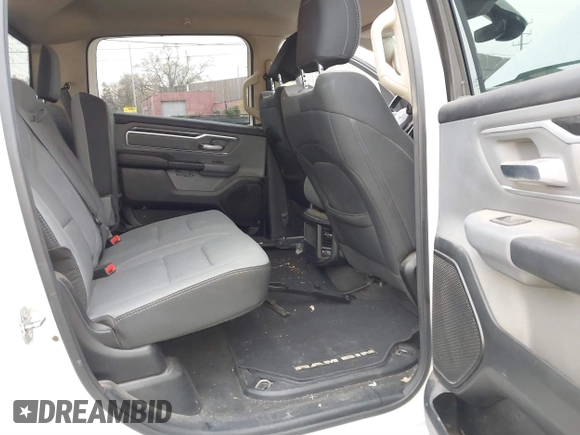 2020 Ram 1500 Big Horn z VIN 1C6RRFFG5LN284440, wystawiony jako IAAI lot #40975635 z przebiegiem 105 400 mil mil oraz . Historia ofert i sprzedaży dostępna na DreamBid. Obrazek 8.