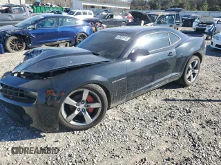 2013 Chevrolet Camaro LT z VIN 2G1FC1E34D9201284, wystawiony jako Copart lot #47824115 z przebiegiem Nie podano mil oraz Szkoda całkowita • Salvage title. Historia ofert i sprzedaży dostępna na DreamBid. Obrazek 1.
