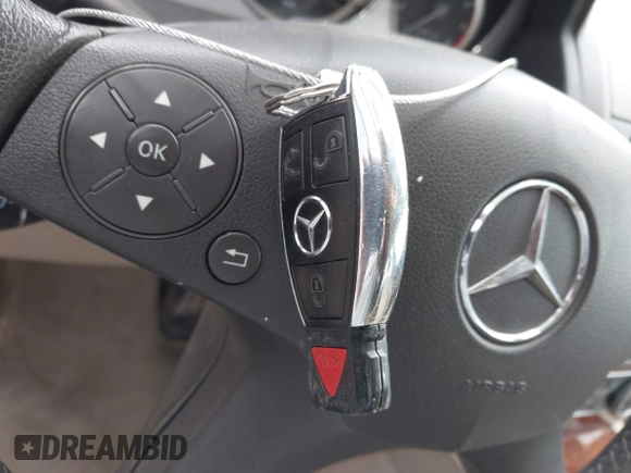2011 Mercedes-Benz C 300 Sport z VIN WDDGF5EB8BR184662, wystawiony jako IAAI lot #42803819 z przebiegiem 152 941 mil mil oraz . Historia ofert i sprzedaży dostępna na DreamBid. Obrazek 11.