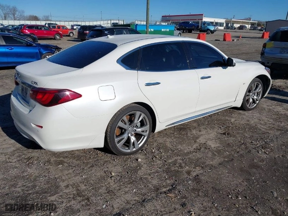 2019 Infiniti Q70L 3.7 LUXE with VIN JN1BY1PP0KM685089, listed as a IAAI auction lot 41277245 with NaN miles. Bid and sale history available at carsss.com. Image 4.