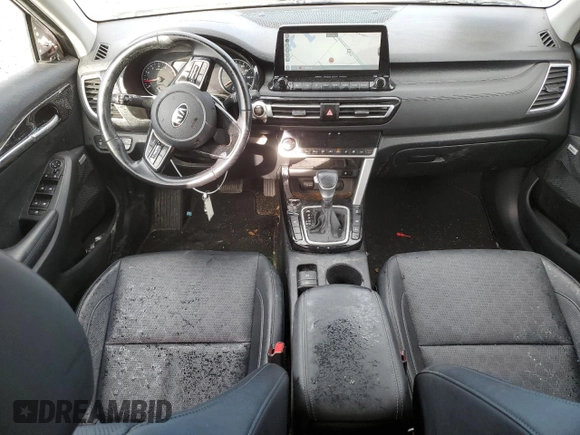 2021 Kia Seltos SX z VIN KNDETCA28M7141605, wystawiony jako Copart lot #48592005 z przebiegiem 64 088 mil mil oraz Szkoda całkowita • Salvage title. Historia ofert i sprzedaży dostępna na DreamBid. Obrazek 8.