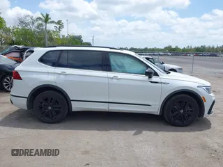 2022 Volkswagen Tiguan SE R-Line Black z VIN 3VVCB7AX5NM138604, wystawiony jako IAAI lot #42104933 z przebiegiem 31 489 mil mil oraz . Historia ofert i sprzedaży dostępna na DreamBid. Obrazek 14.