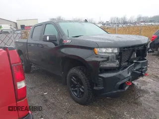 2020 Chevrolet Silverado 1500 LT Trail Boss with VIN 3GCPYFEL2LG319140, listed as a IAAI auction lot 41475510 with 111,424 mi miles. Bid and sale history available at carsss.com. Image 1.