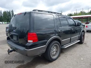 2005 Ford Expedition Special Service z VIN 1FMFU165X5LA80500, wystawiony jako IAAI lot #42564997 z przebiegiem 172 786 mil mil oraz . Historia ofert i sprzedaży dostępna na DreamBid. Obrazek 4.