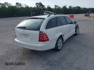 2004 Mercedes-Benz C 240 z VIN WDBRH61J94F511752, wystawiony jako IAAI lot #42100396 z przebiegiem 217 183 mil mil oraz . Historia ofert i sprzedaży dostępna na DreamBid. Obrazek 4.