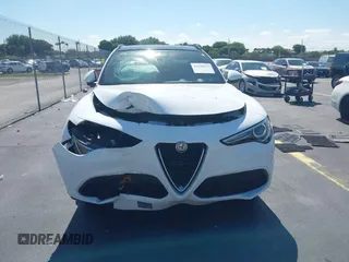 2018 Alfa Romeo Stelvio Ti Sport z VIN ZASFAKNN3J7B95471, wystawiony jako IAAI lot #42320127 z przebiegiem 77 138 mil mil oraz . Historia ofert i sprzedaży dostępna na DreamBid. Obrazek 6.