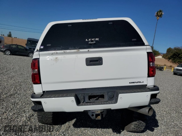 2015 GMC Sierra 2500HD Denali z VIN 1GT120E80FF175769, wystawiony jako Copart lot #79047164 z przebiegiem 116 447 mil mil oraz Szkoda całkowita • Salvage title. Historia ofert i sprzedaży dostępna na DreamBid. Obrazek 6.