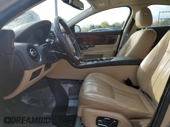 2014 Jaguar XJ with VIN SAJWA1CZ5E8V71971, listed as a Copart auction lot 82116114 with 127,164 mi miles and Salvage Title. Bid and sale history available at DreamBid. Image 7.