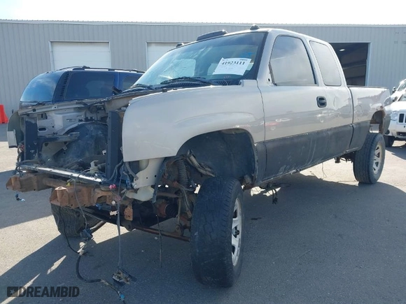 2005 Chevrolet Silverado 1500 Z71 with VIN 1GCEK19B35Z150360, listed as a IAAI auction lot 41923111 with 1 mi miles. Bid and sale history available at carsss.com. Image 2.
