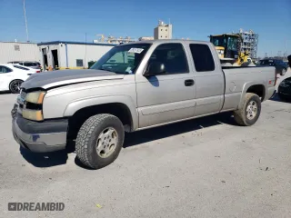 2004 Chevrolet Silverado 1500 LS with VIN 1GCEK19V64E262635, listed as a Copart auction lot 89267835 with 253,402 mi miles and Salvage Title. Bid and sale history available at carsss.com. Image 1.
