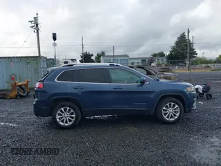 2019 Jeep Cherokee Latitude z VIN 1C4PJMCX2KD369871, wystawiony jako IAAI lot #42239476 z przebiegiem 88 261 mil mil oraz . Historia ofert i sprzedaży dostępna na DreamBid. Obrazek 13.