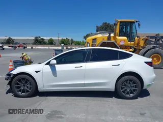 2023 Tesla Model 3 z VIN 5YJ3E1EA4PF454754, wystawiony jako IAAI lot #42665785 z przebiegiem 5 218 mil mil oraz . Historia ofert i sprzedaży dostępna na DreamBid. Obrazek 15.