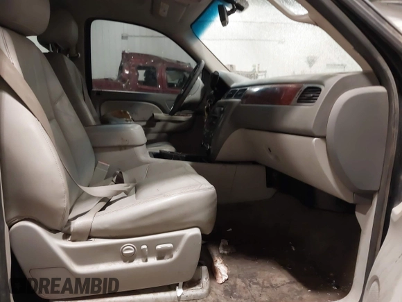 2013 GMC Yukon XL SLT z VIN 1GKS2KE78DR299361, wystawiony jako IAAI lot #41716354 z przebiegiem 283 195 mil mil oraz . Historia ofert i sprzedaży dostępna na DreamBid. Obrazek 5.