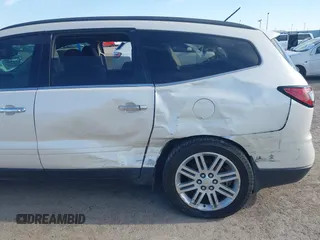 2013 Chevrolet Traverse LT z VIN 1GNKRGKD8DJ130025, wystawiony jako IAAI lot #41696382 z przebiegiem 161 382 mil mil oraz . Historia ofert i sprzedaży dostępna na DreamBid. Obrazek 12.