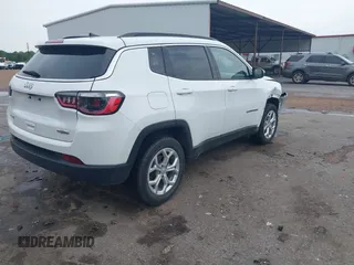 2024 Jeep Compass Latitude with VIN 3C4NJDBN5RT100534, listed as a IAAI auction lot 42190920 with 22,263 mi miles and . Bid and sale history available at carsss.com. Image 4.
