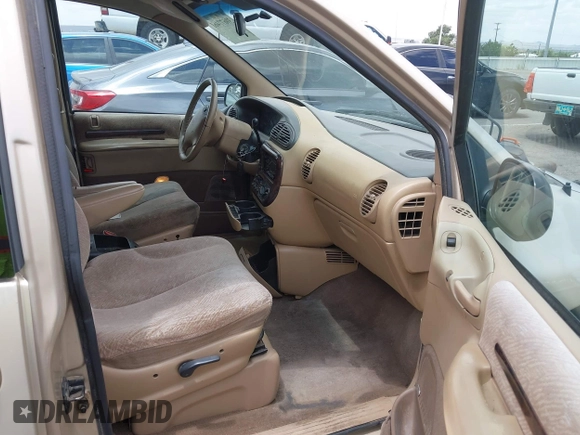 1999 Chrysler Town & Country LXi with VIN 1C4GP54L0XB512495, listed as a IAAI auction lot 39677461 with 284,495 mi miles. Bid and sale history available at carsss.com. Image 5.