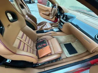 2007 Ferrari 599 z VIN ZFFFC60A870153007, wystawiony jako Copart lot #75542144 z przebiegiem 13 264 mil mil oraz Tytuł czysty. Historia ofert i sprzedaży dostępna na DreamBid. Obrazek 5.